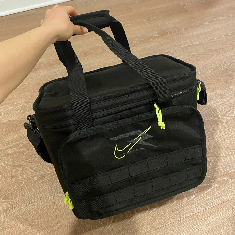 NWT Nike Black and Yellow large insulated lunch Bag